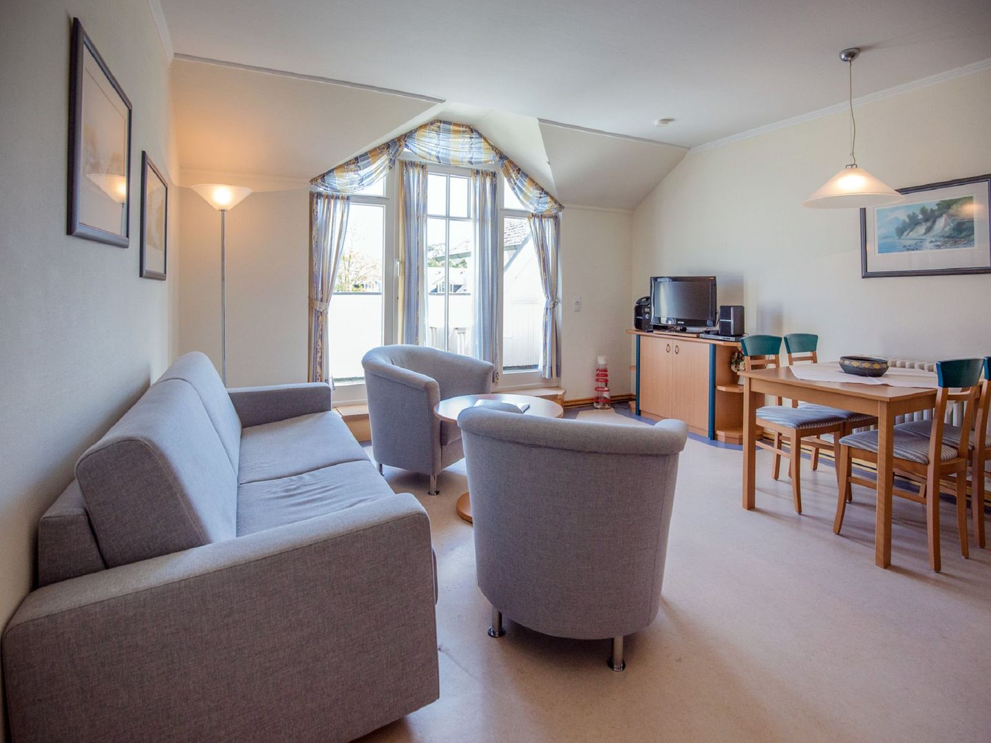 Dünenpark Binz Komfort Ferienwohnung mit 1 Schlafzimmer und Balkon im Dachgeschoss (185) Insel Rügen - Wohnzimmer