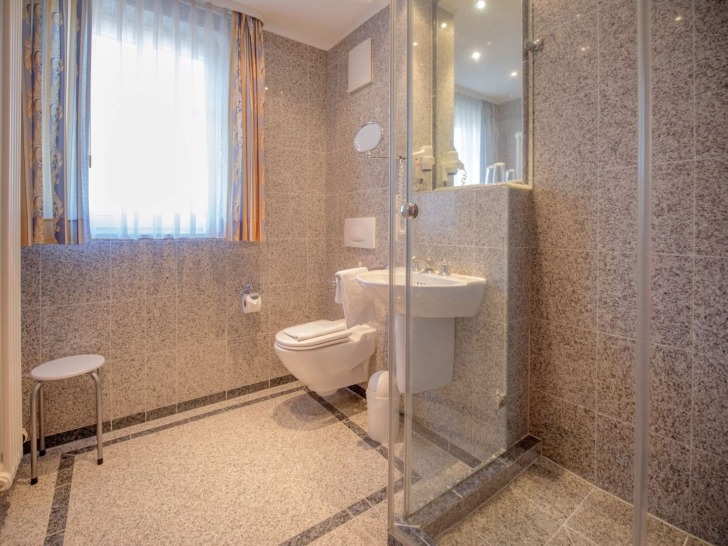 Dünenpark Binz Komfort Ferienwohnung mit 1 Schlafzimmer und Balkon im Dachgeschoss (186) Insel Rügen - Badezimmer