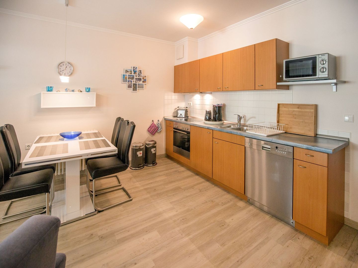 Dünenpark Binz Komfortplus Ferienwohnung mit 1 Schlafzimmer und Balkon im Obergeschoss (205) Insel Rügen - Küche / Küchenzeile