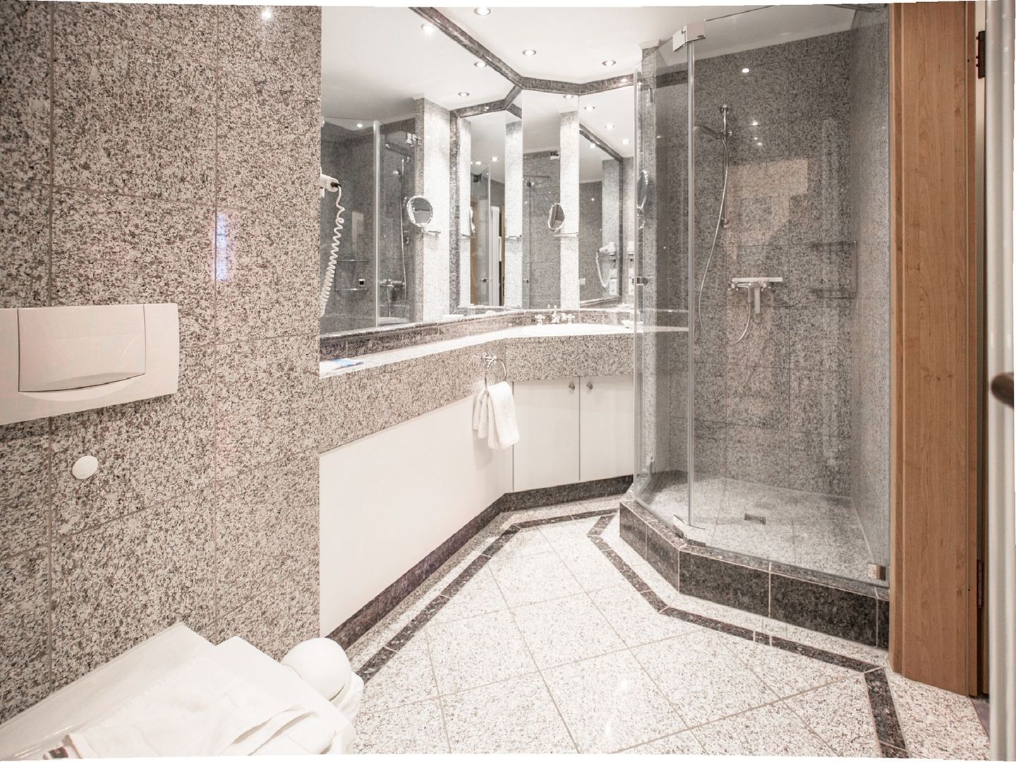 Dünenpark Binz Komfortplus Ferienwohnung mit 1 Schlafzimmer und Balkon im Obergeschoss (205) Insel Rügen - Badezimmer