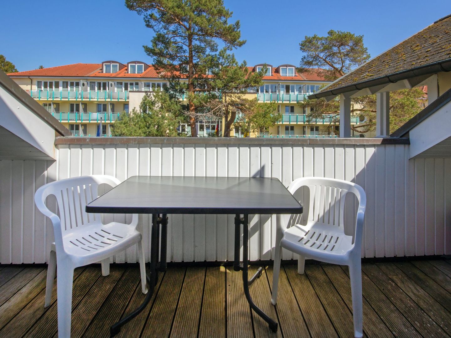 Dünenpark Binz Komfortplus Ferienwohnung mit 1 Schlafzimmer und Balkon im Dachgeschoss (209) Insel Rügen - Balkon