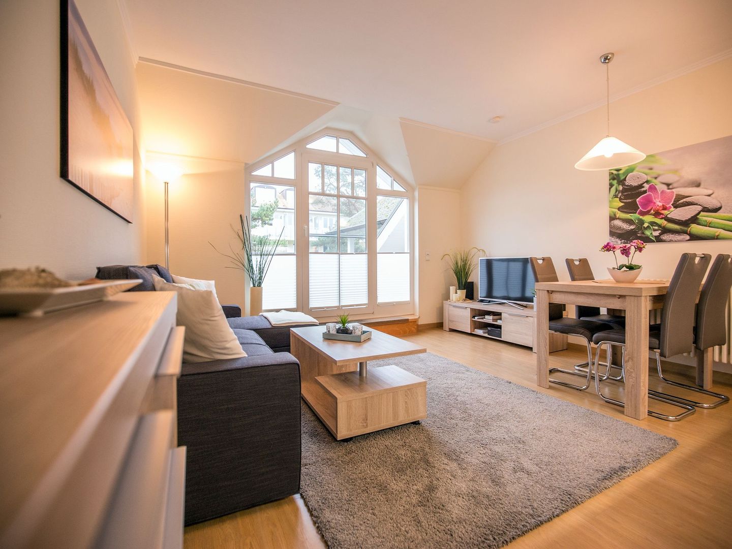 Dünenpark Binz Komfortplus Ferienwohnung mit 1 Schlafzimmer und Balkon im Dachgeschoss (209) Insel Rügen - Wohnzimmer
