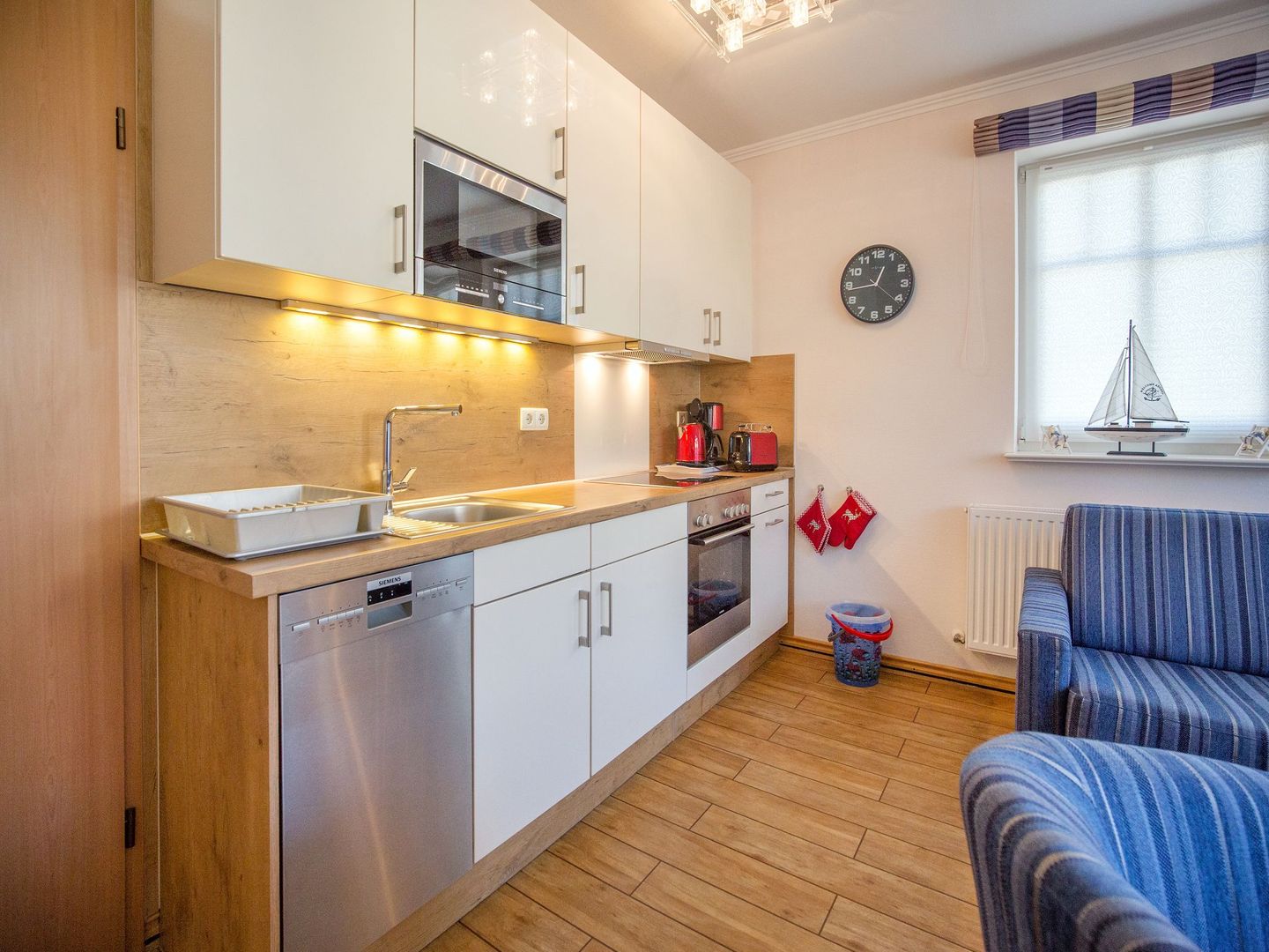 Dünenpark Binz Komfortplus Ferienwohnung mit 1 Schlafzimmer und Balkon im Dachgeschoss (210) Insel Rügen - Küche / Küchenzeile