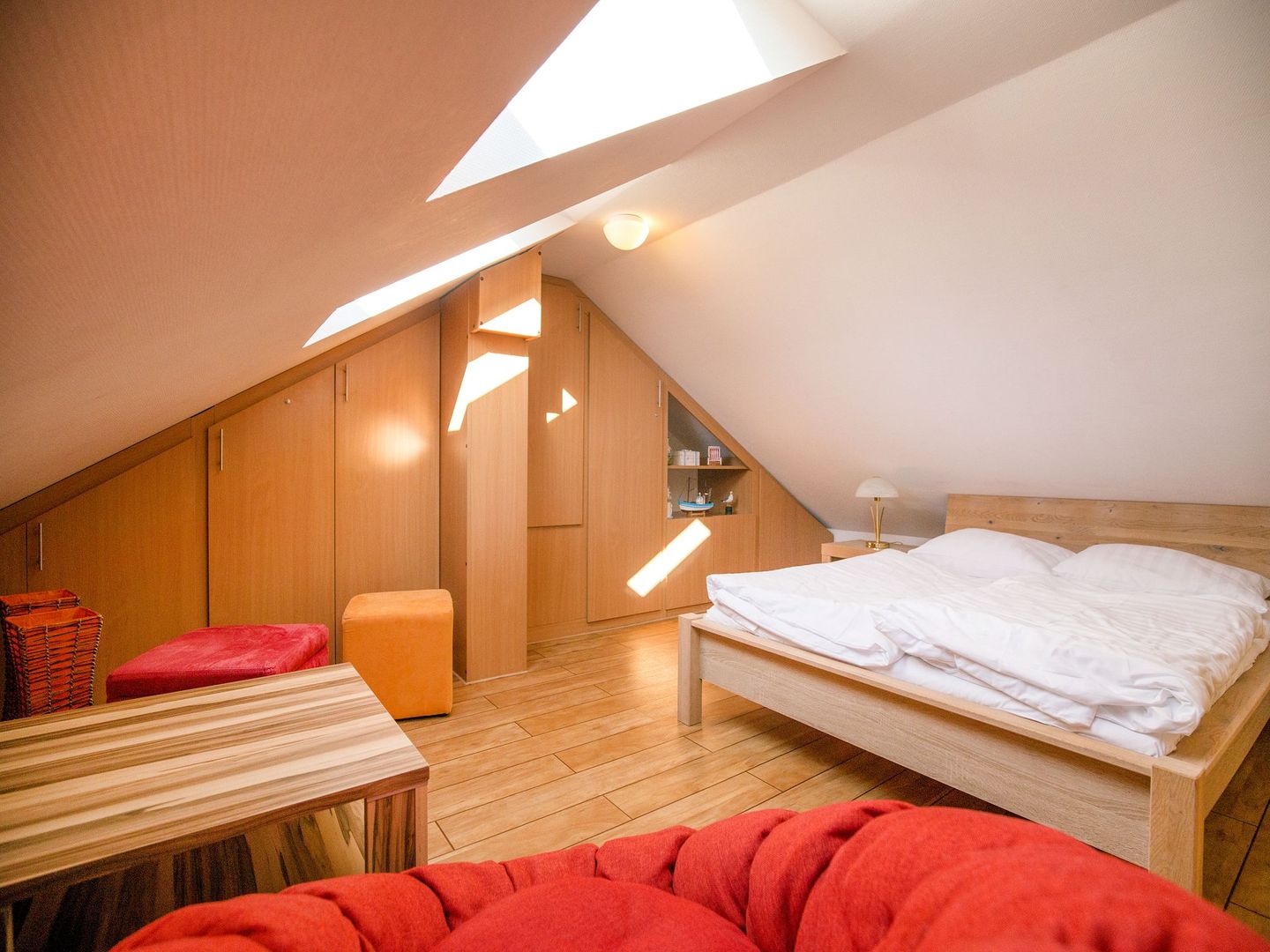 Dünenpark Binz Komfortplus Ferienwohnung mit 1 Schlafzimmer und Balkon im Dachgeschoss (210) Insel Rügen - Schlafzimmer