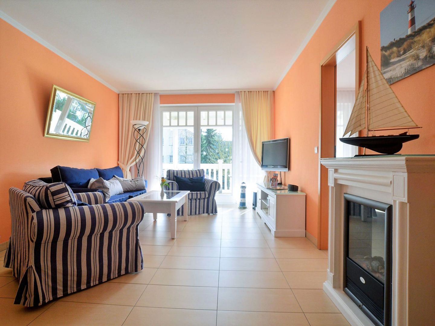 Dünenpark Binz Komfortplus Ferienwohnung mit 2 Schlafzimmern und Balkon im Obergeschoss (191) Insel Rügen - Wohnzimmer