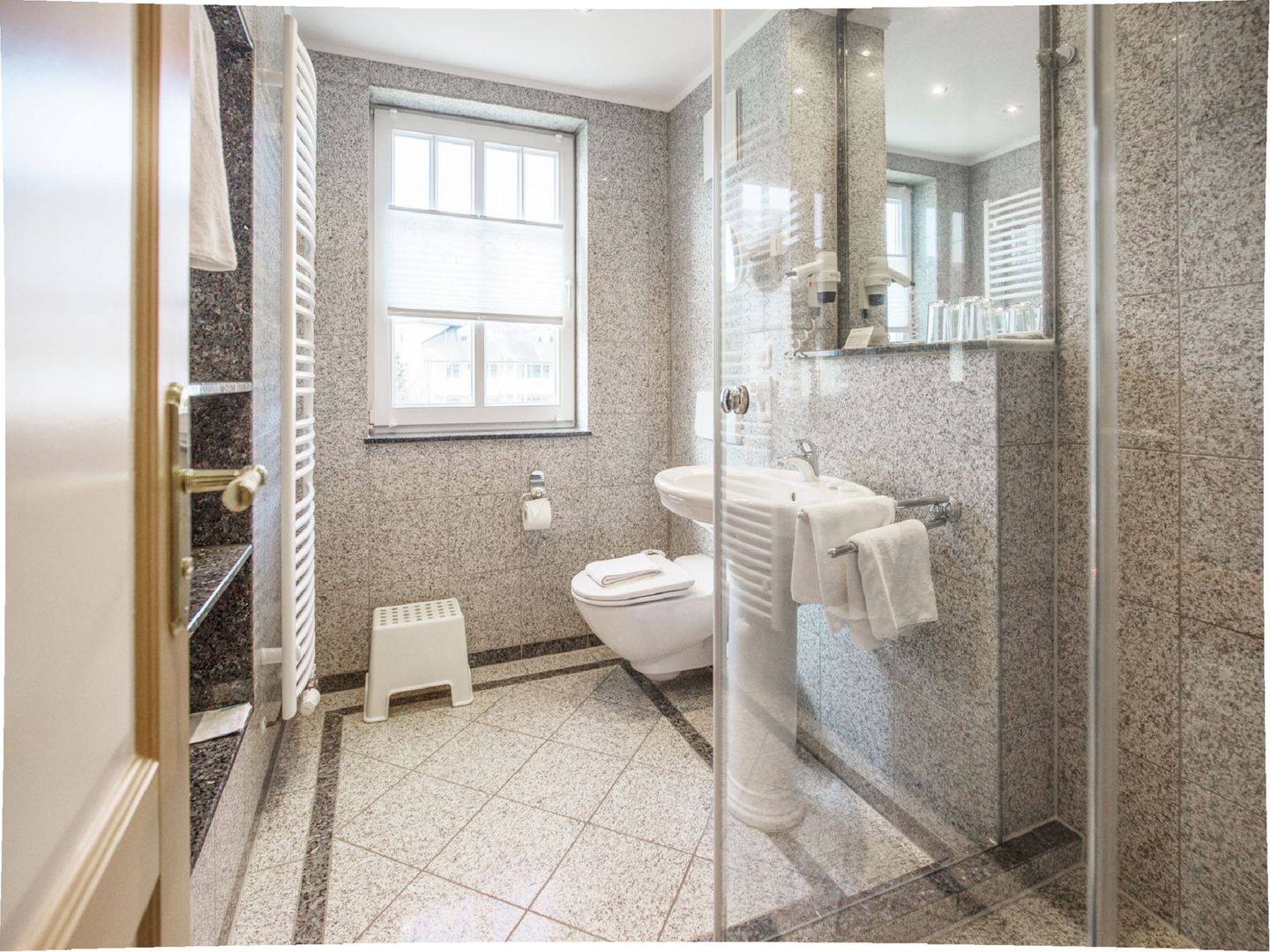 Dünenpark Binz Komfortplus Ferienwohnung mit 2 Schlafzimmern und Balkon im Obergeschoss (191) Insel Rügen - Badezimmer