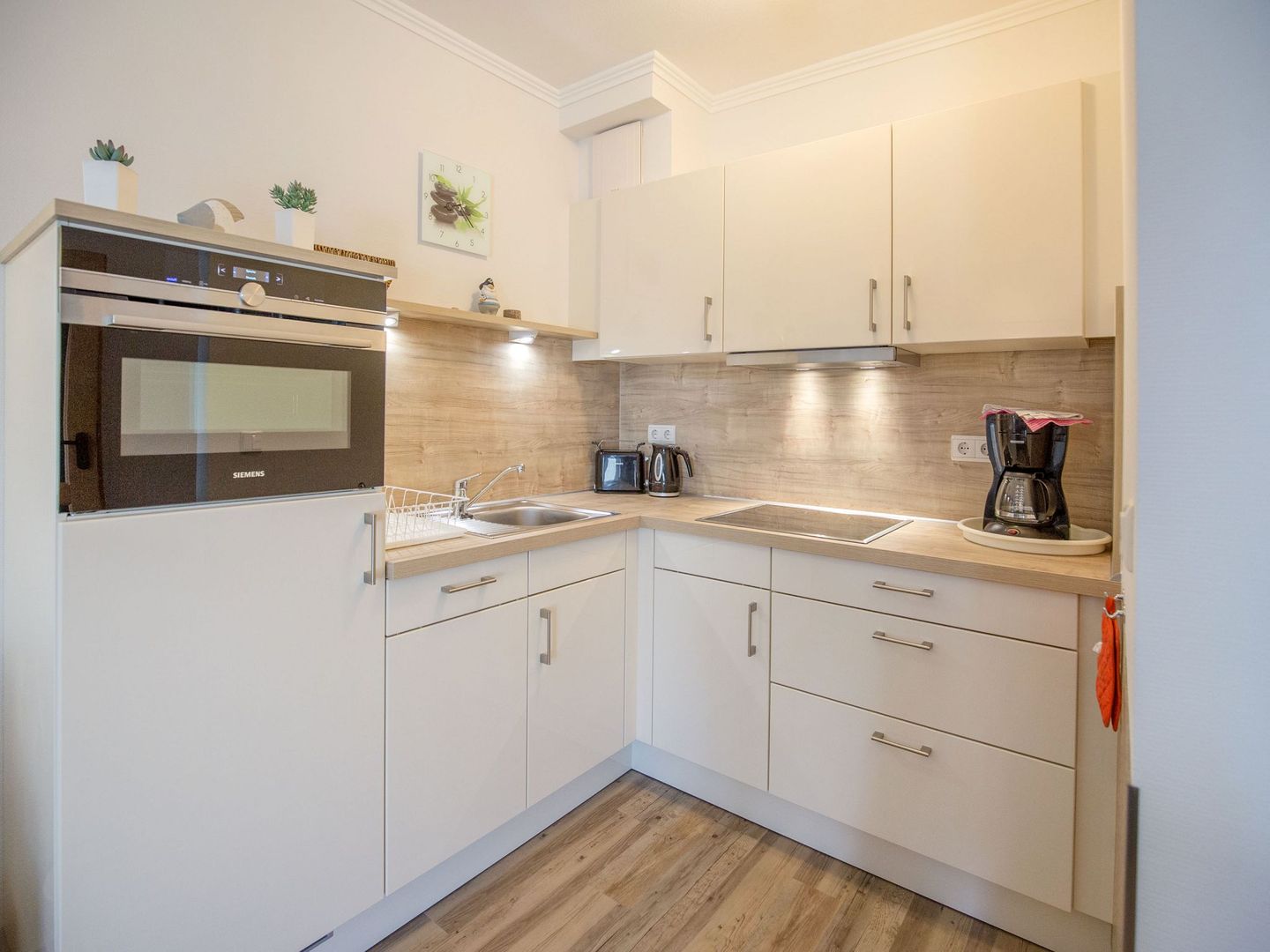 Dünenpark Binz Komfortplus Ferienwohnung mit 2 Schlafzimmern und Balkon im Dachgeschoss (198) Insel Rügen - Küche / Küchenzeile