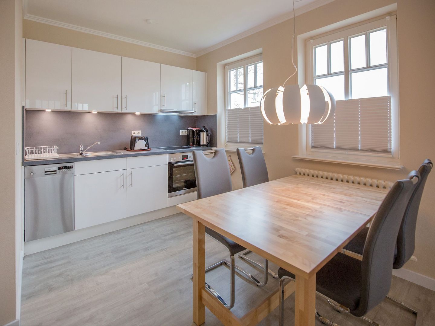 Dünenpark Binz Komfortplus Ferienwohnung mit 1 Schlafzimmer und Terrasse im Erdgeschoss (213) Insel Rügen - Küche / Küchenzeile