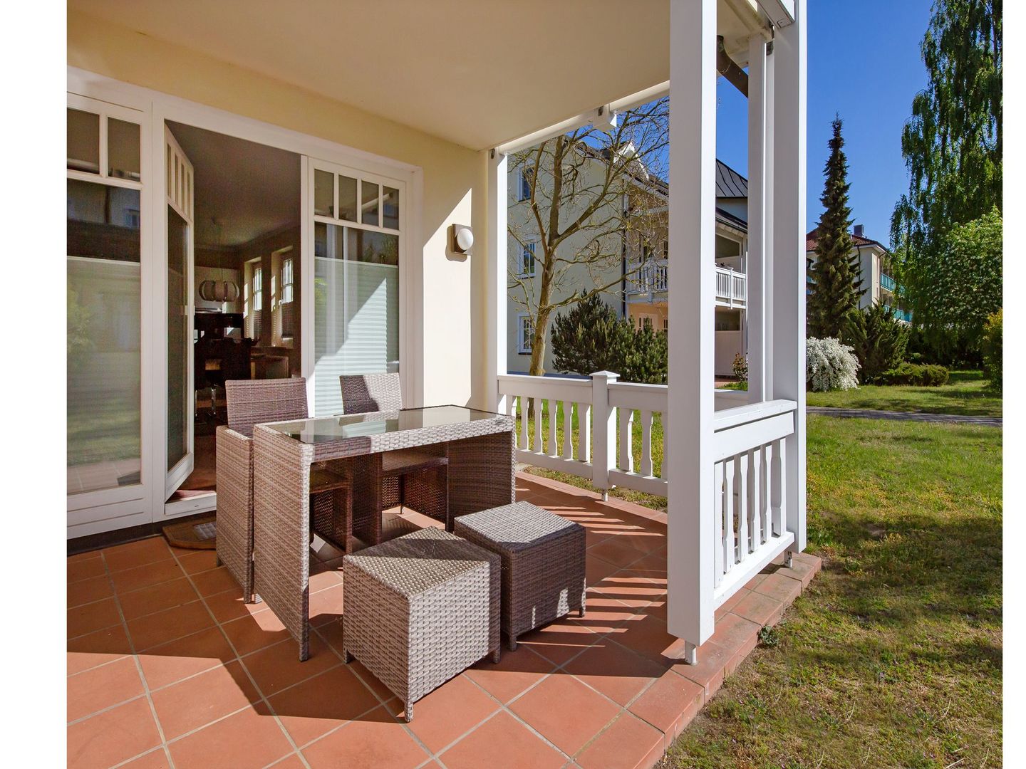 Dünenpark Binz Komfortplus Ferienwohnung mit 1 Schlafzimmer und Terrasse im Erdgeschoss (213) Insel Rügen - Terrasse