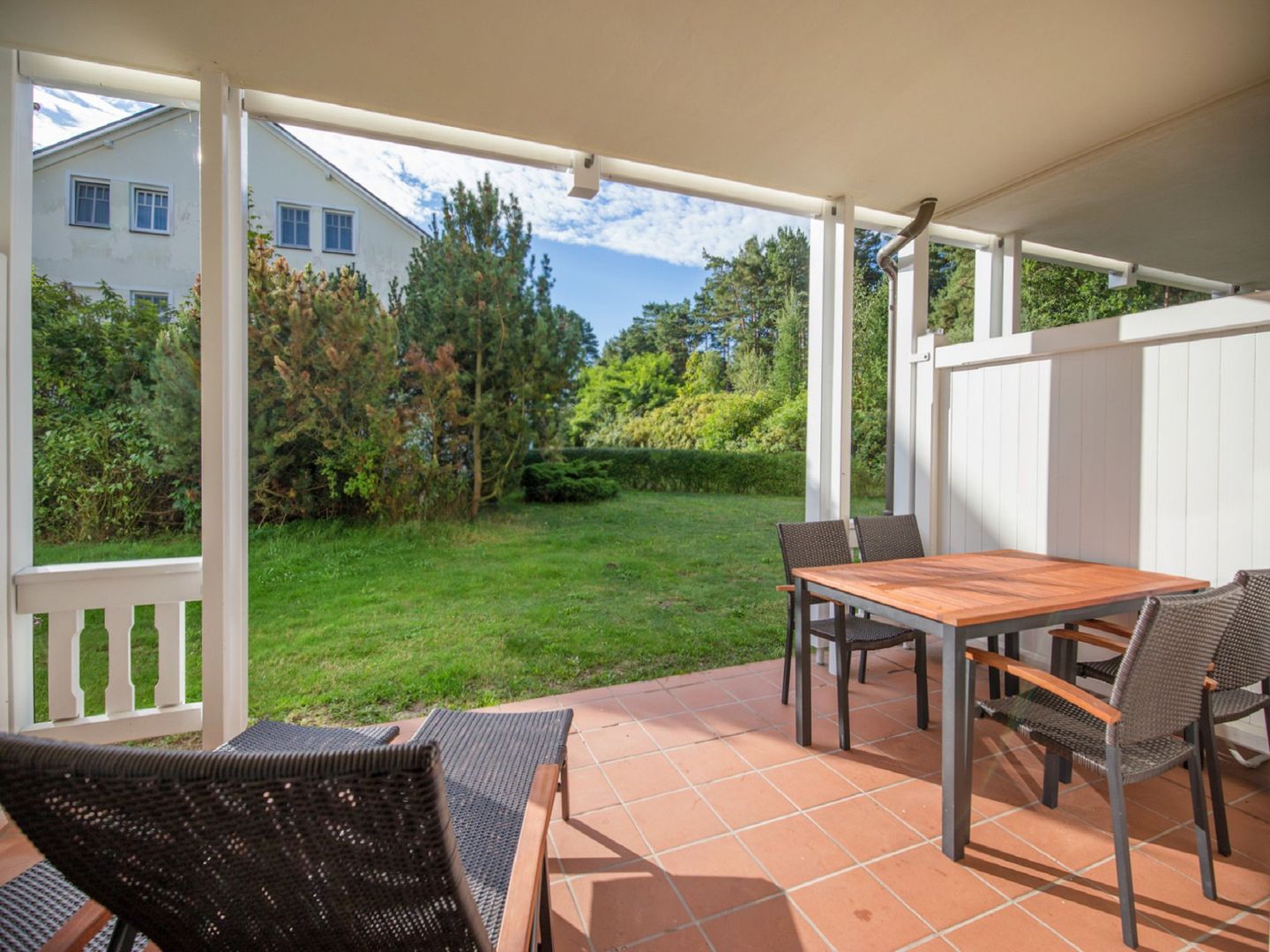 Dünenpark Binz Komfort Ferienwohnung mit 1 Schlafzimmer und Terrasse im Erdgeschoss (220) Insel Rügen - Terrasse
