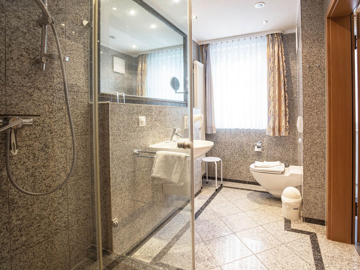 Dünenpark Binz Komfort Ferienwohnung mit 1 Schlafzimmer und Balkon im Obergeschoss (225) Insel Rügen - Badezimmer