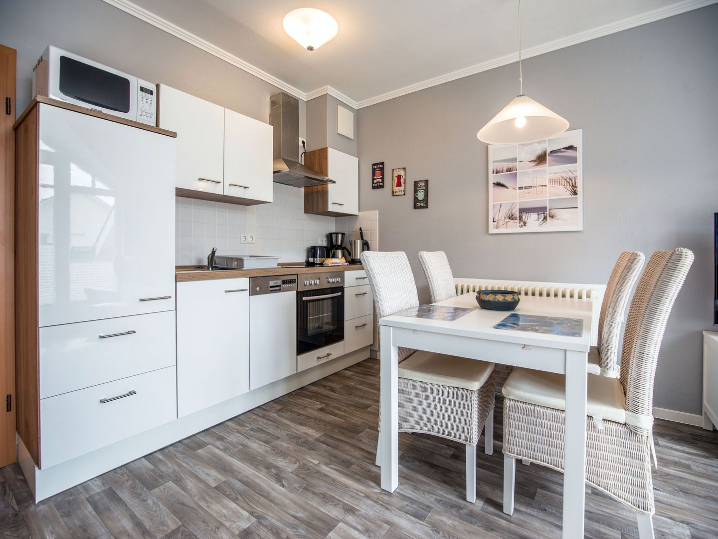 Dünenpark Binz Komfortplus Ferienwohnung mit 1 Schlafzimmer und Balkon im Dachgeschoss (232) Insel Rügen - Küche / Küchenzeile