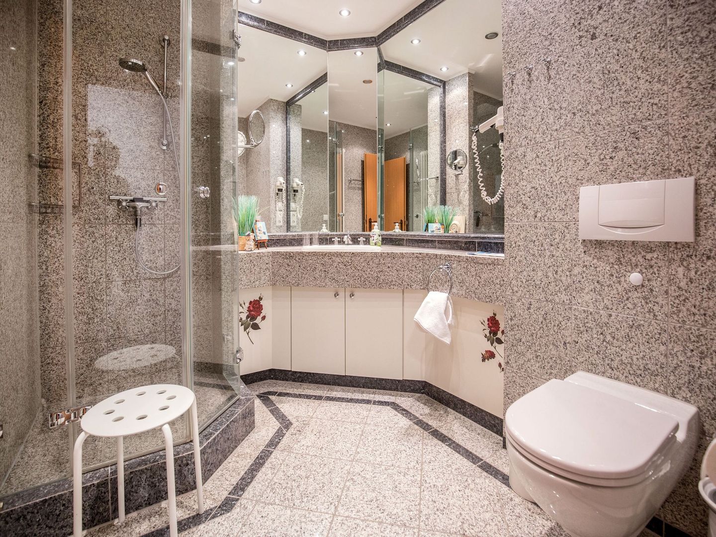 Dünenpark Binz Komfortplus Ferienwohnung mit 1 Schlafzimmer und Balkon im Dachgeschoss (232) Insel Rügen - Badezimmer