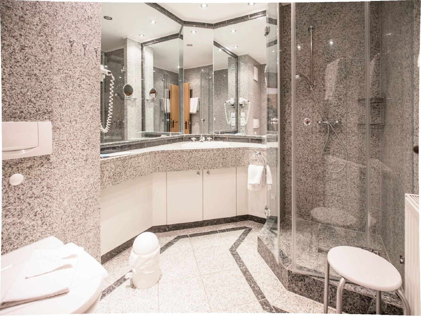 Dünenpark Binz Komfortplus Ferienwohnung mit 1 Schlafzimmer und Balkon im Dachgeschoss (233) Insel Rügen - Badezimmer