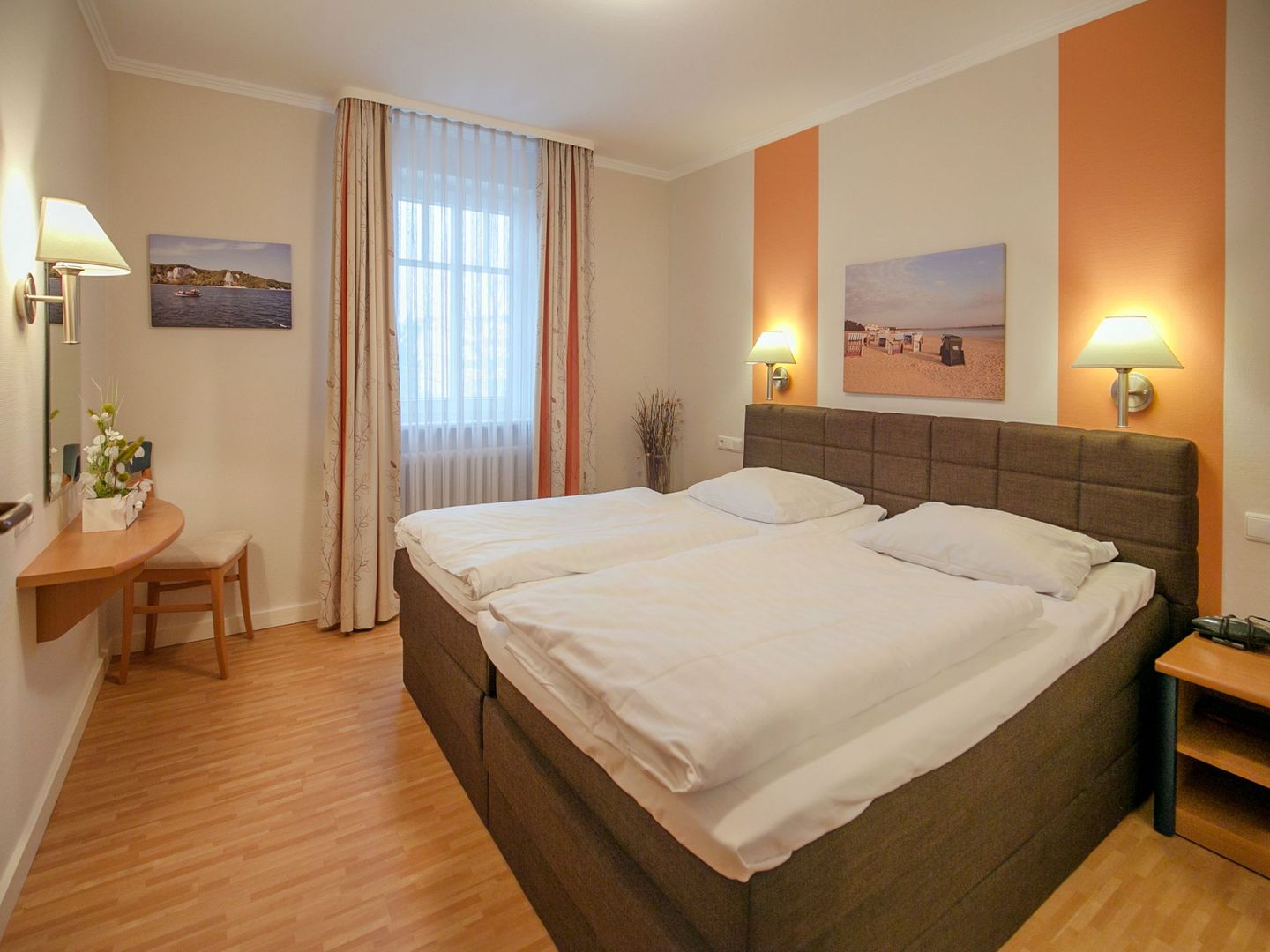 Dünenpark Binz Komfortplus Ferienwohnung mit 1 Schlafzimmer und Balkon im Obergeschoss (230) Insel Rügen - Schlafzimmer