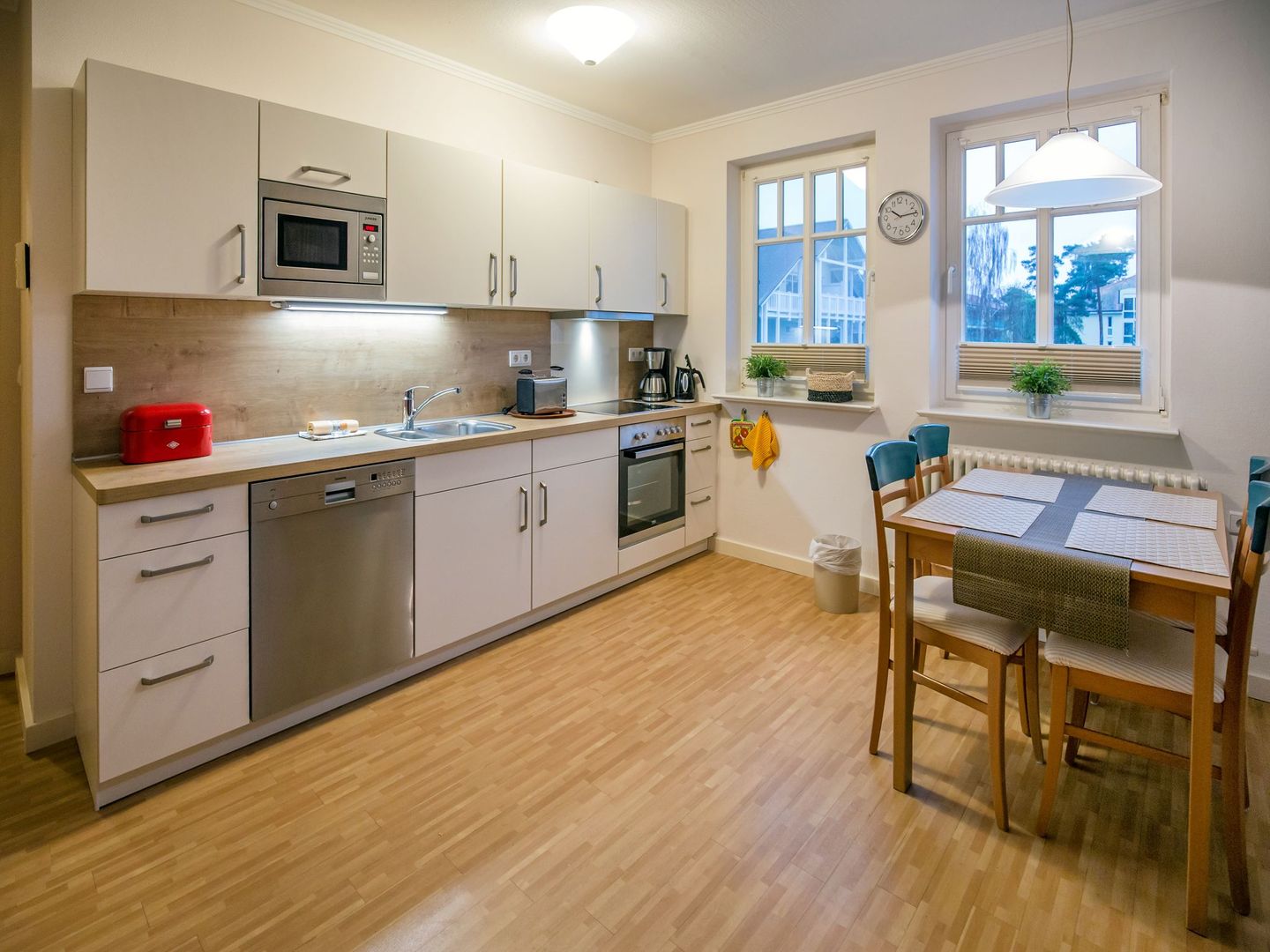 Dünenpark Binz Komfortplus Ferienwohnung mit 1 Schlafzimmer und Balkon im Obergeschoss (230) Insel Rügen - Küche / Küchenzeile