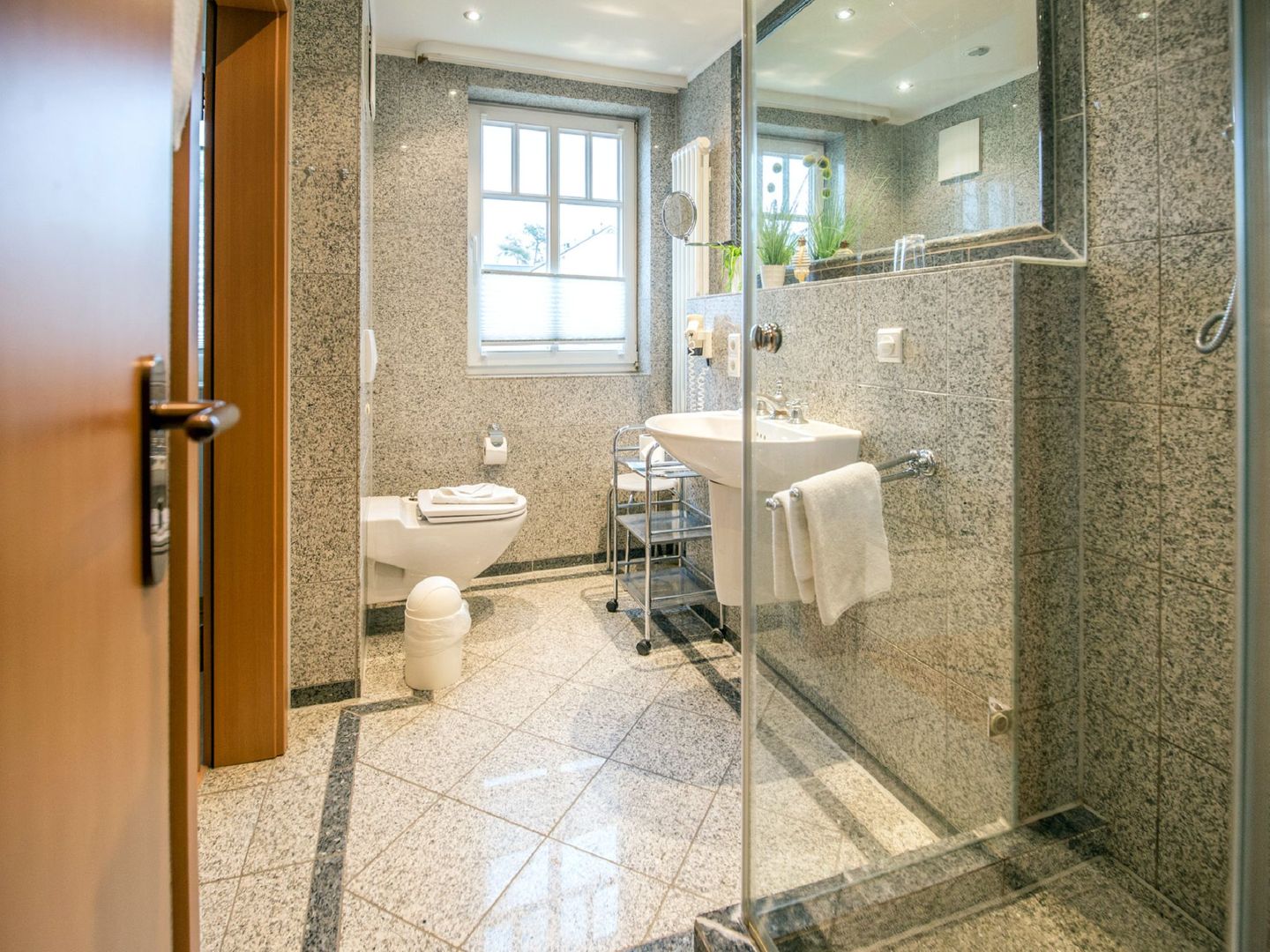 Dünenpark Binz Komfortplus Ferienwohnung mit 1 Schlafzimmer und Balkon im Obergeschoss (230) Insel Rügen - Badezimmer