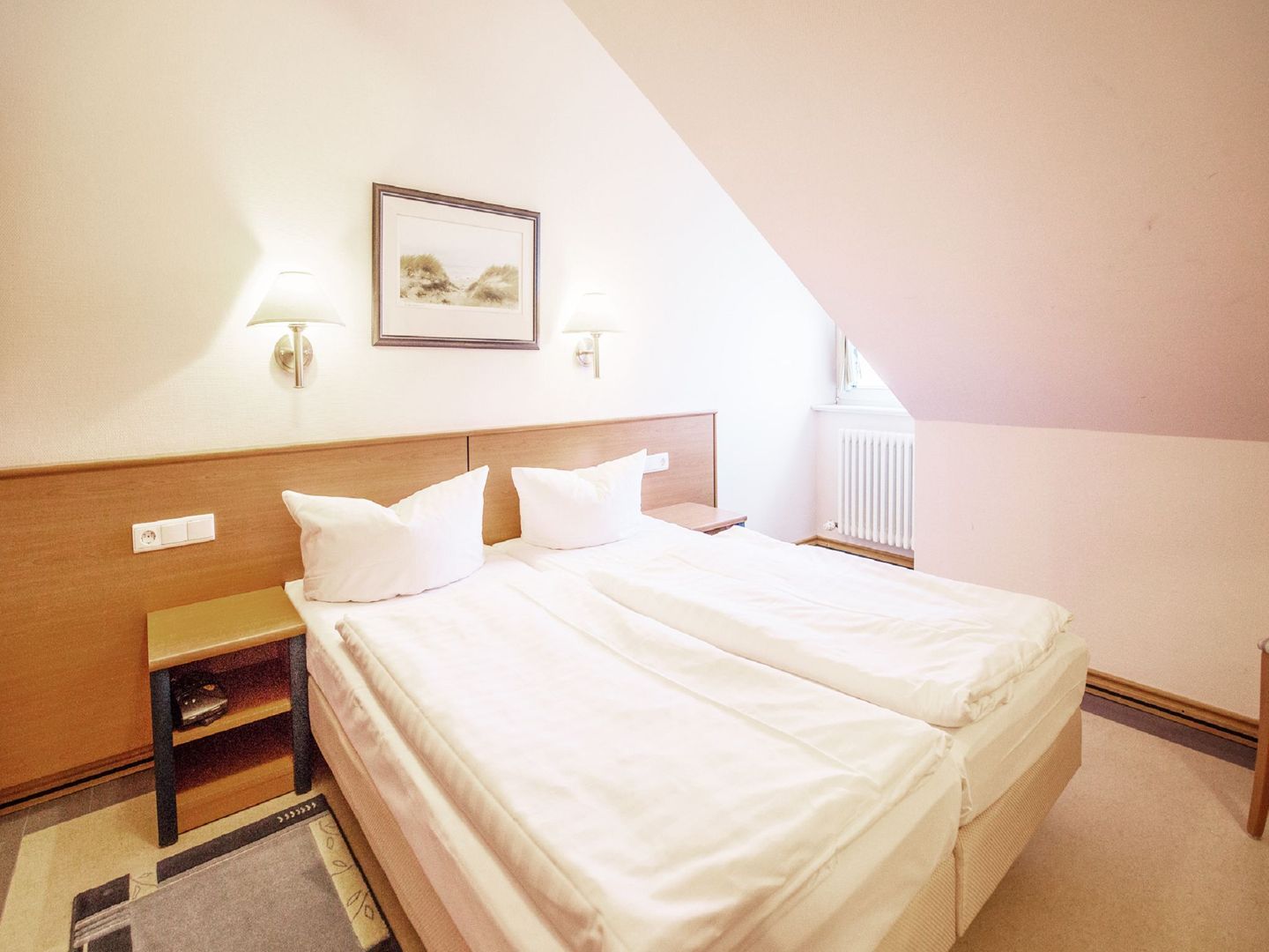 Dünenpark Binz Komfort Ferienwohnung mit 1 Schlafzimmer, Balkon und Schlafmöglichkeit im Dachgeschoß (235) Insel Rügen - Schlafzimmer