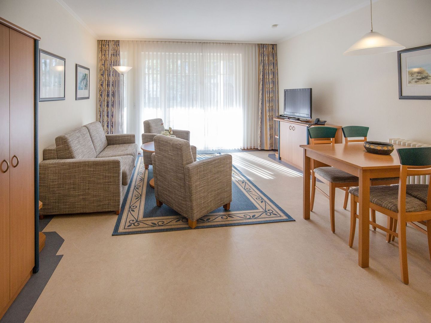 Dünenpark Binz Komfort Ferienwohnung mit 1 Schlafzimmer und Terrasse im Erdgeschoss (239) Insel Rügen - Wohnzimmer