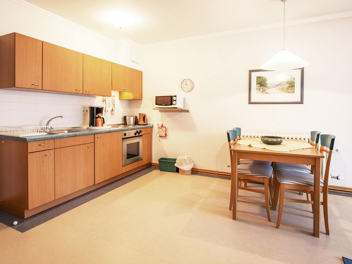 Dünenpark Binz Komfort Ferienwohnung mit 1 Schlafzimmer und Balkon im Dachgeschoss (258) Insel Rügen - Küche / Küchenzeile