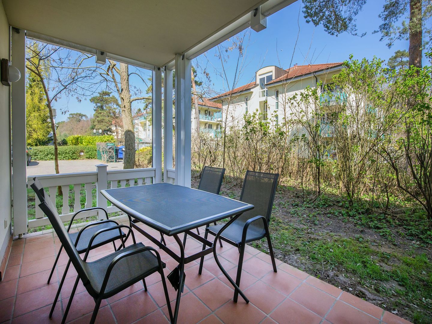 Dünenpark Binz Komfort Ferienwohnung mit 1 Schlafzimmer und Terrasse im Erdgeschoss (252) Insel Rügen - Terrasse