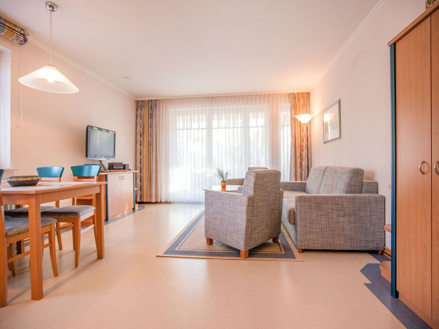 Dünenpark Binz Komfort Ferienwohnung mit 1 Schlafzimmer und Terrasse im Erdgeschoss (252) Insel Rügen - Wohnzimmer