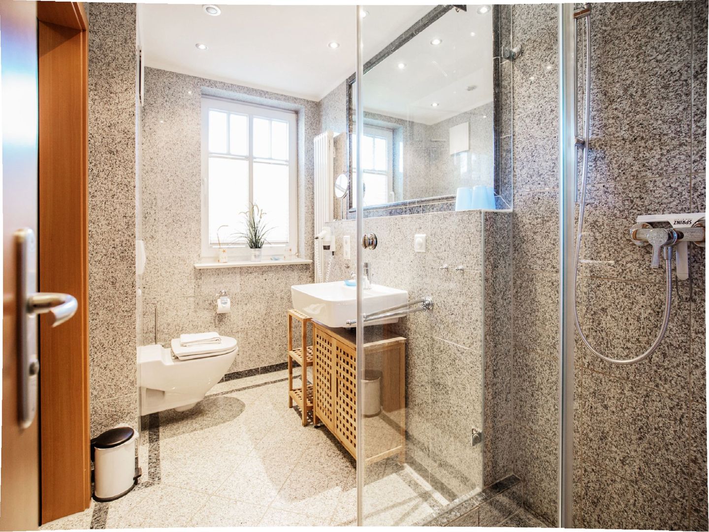 Dünenpark Binz Komfortplus Ferienwohnung mit 1 Schlafzimmer und Balkon im Obergeschoss (256) Insel Rügen - Badezimmer