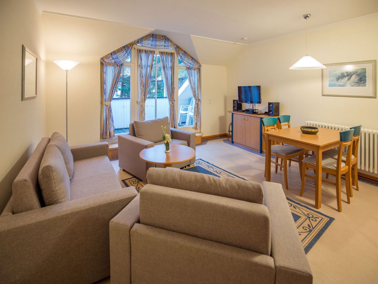 Dünenpark Binz Komfort Ferienwohnung mit 1 Schlafzimmer und Balkon im Dachgeschoss (259) Insel Rügen - Wohnzimmer