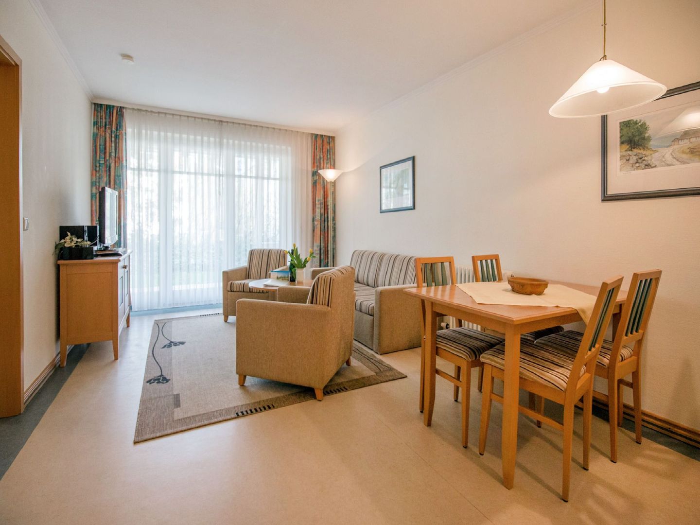 Dünenpark Binz Komfort Ferienwohnung mit 2 Schlafzimmern und Terrasse im Erdgeschoss (264) Insel Rügen - Wohnzimmer