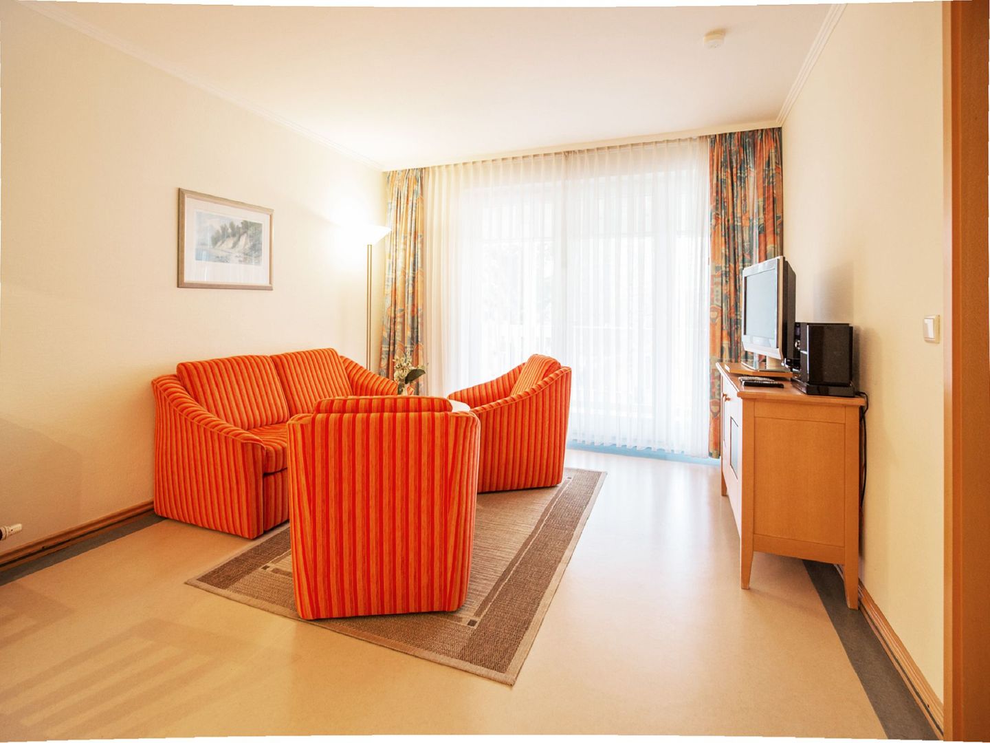 Dünenpark Binz Komfort Ferienwohnung mit 2 Schlafzimmern und Balkon im Obergeschoss (265) Insel Rügen - Wohnzimmer