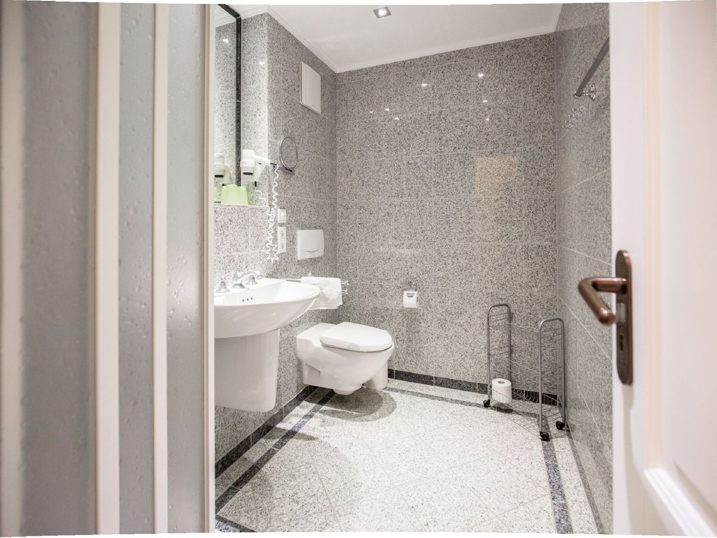 Dünenpark Binz Komfortplus Ferienwohnung mit 2 Schlafzimmern und Balkon im Obergeschoss (268) Insel Rügen - Badezimmer