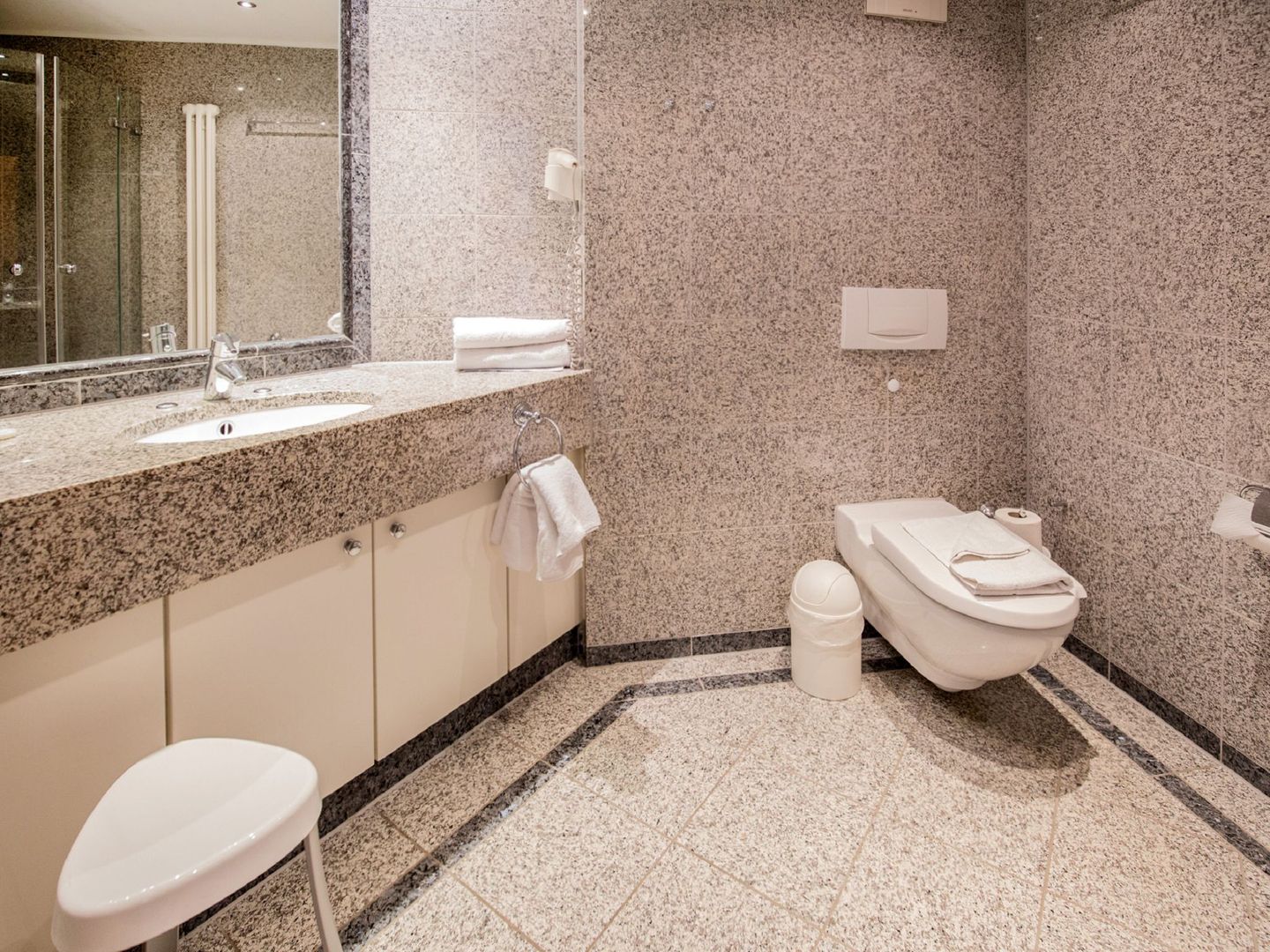 Dünenpark Binz Komfort Ferienwohnung mit 1 Schlafzimmer und Balkon im Dachgeschoss (270) Insel Rügen - Badezimmer