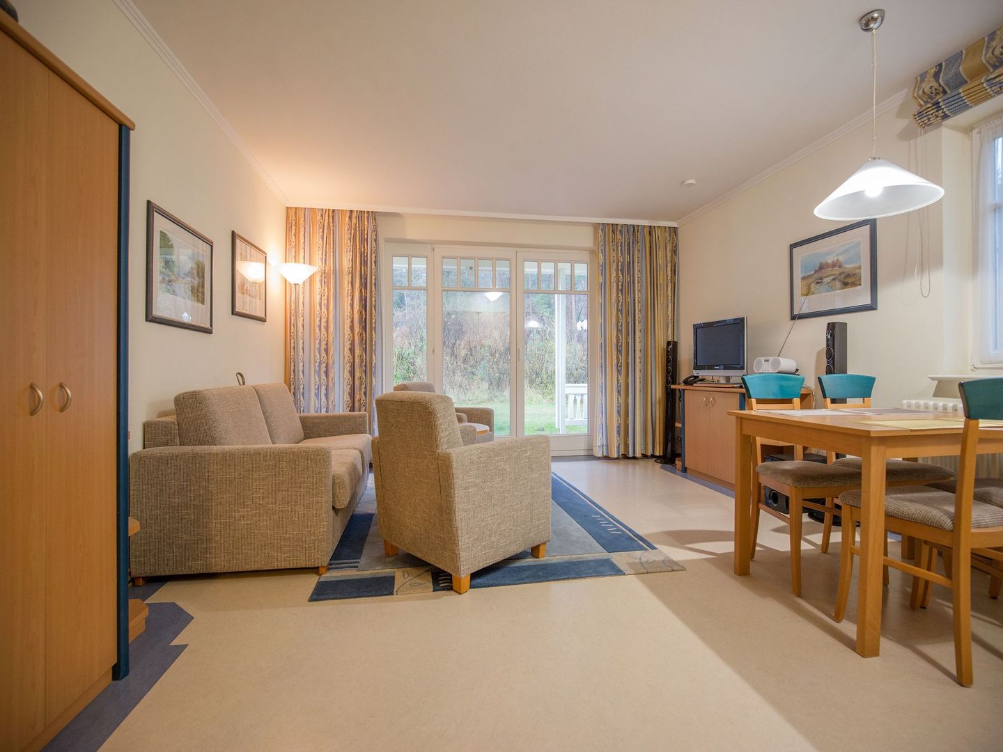 Dünenpark Binz Komfort Ferienwohnung mit 1 Schlafzimmer und Terrasse im Erdgeschoss (285) Insel Rügen - Wohnzimmer