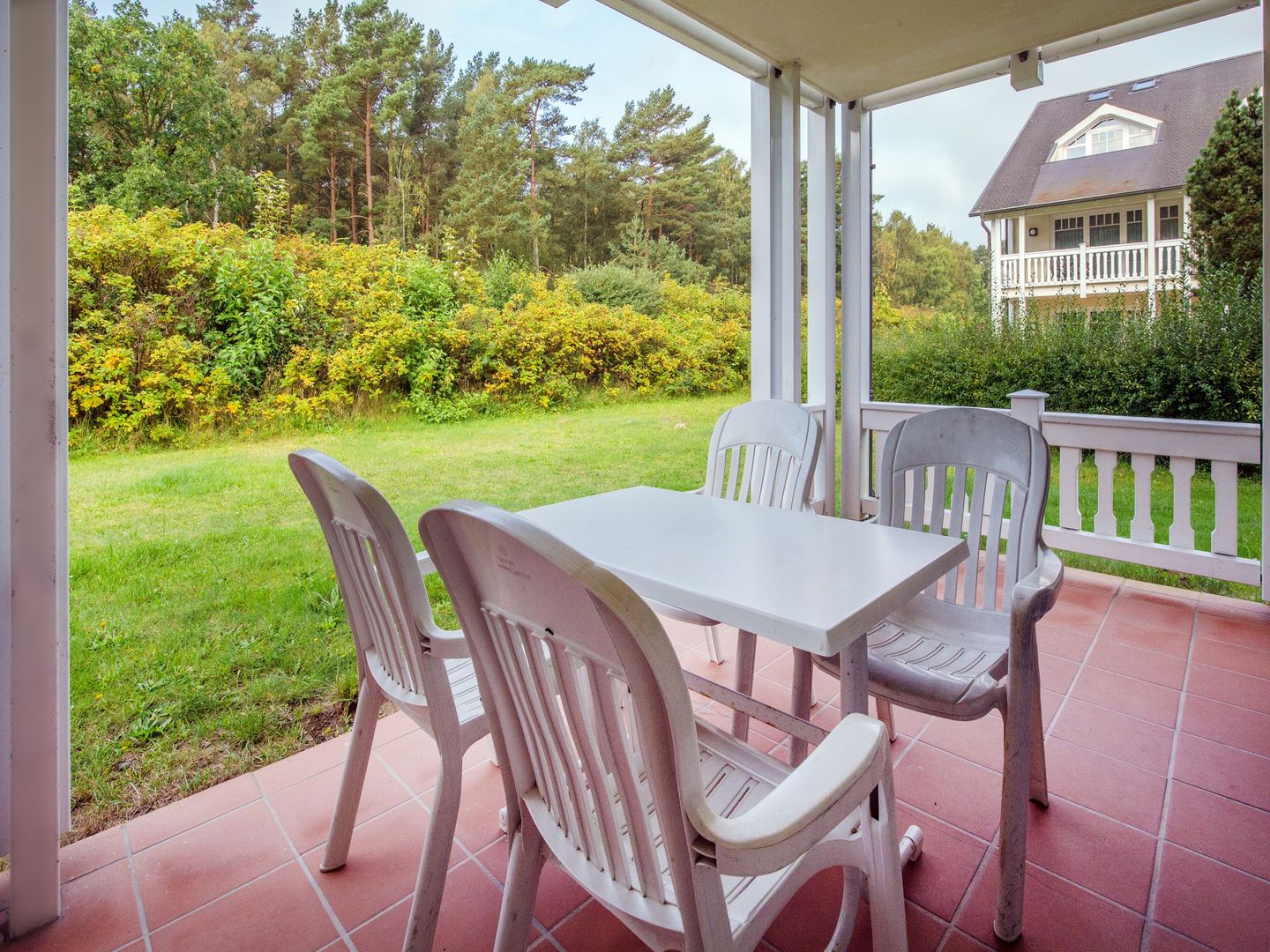 Dünenpark Binz Komfort Ferienwohnung mit 1 Schlafzimmer und Terrasse im Erdgeschoss (285) Insel Rügen - Terrasse