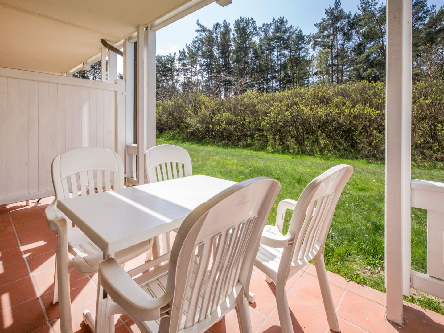 Dünenpark Binz Komfort Ferienwohnung mit 1 Schlafzimmer und Terrasse im Erdgeschoss (286) Insel Rügen - Terrasse