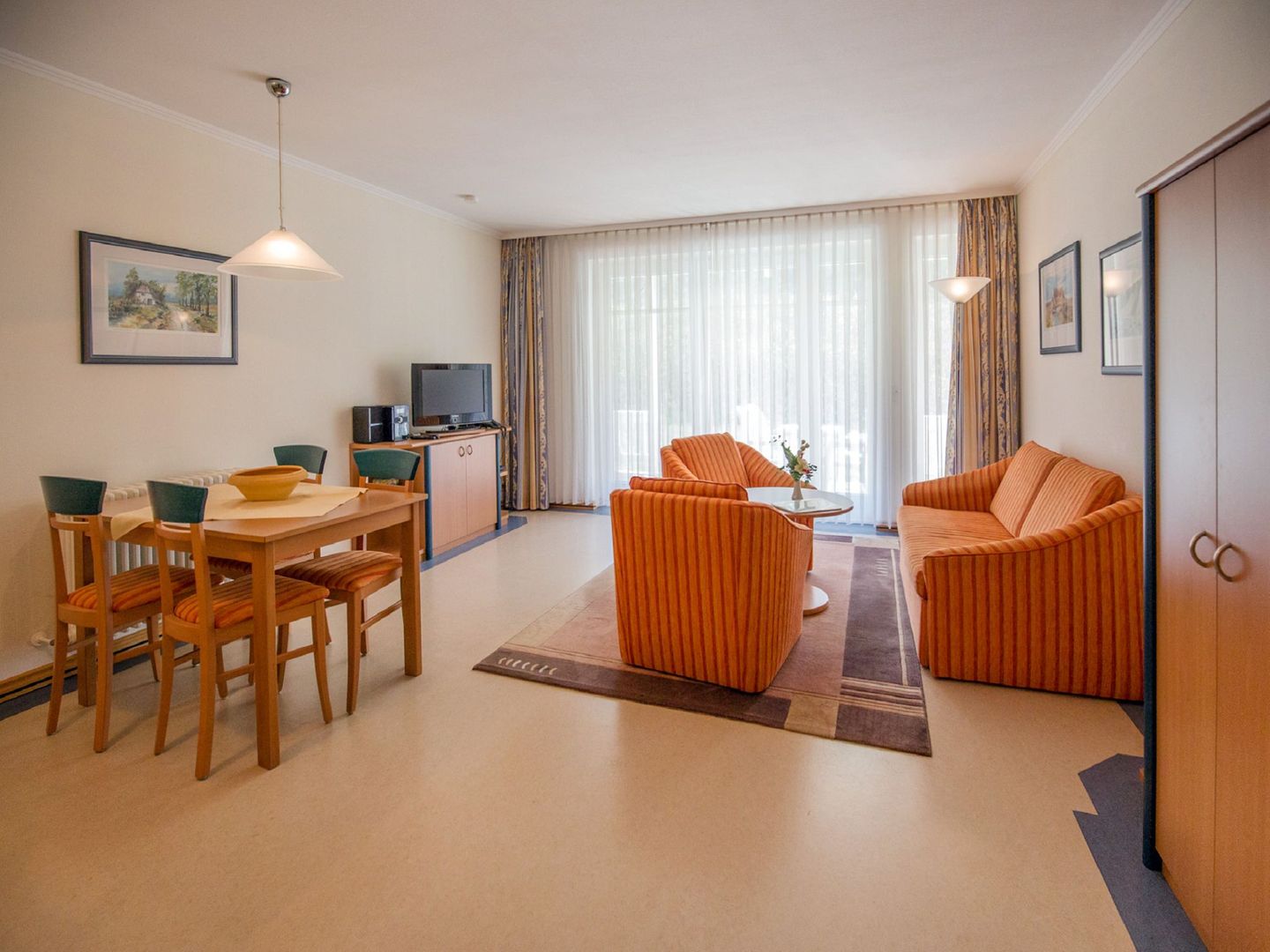 Dünenpark Binz Komfort Ferienwohnung mit 1 Schlafzimmer und Terrasse im Erdgeschoss (286) Insel Rügen - Wohnzimmer