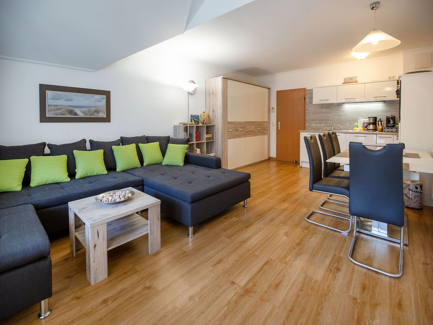 Dünenpark Binz Komfortplus Ferienwohnung mit 1 Schlafzimmer und Balkon im Dachgeschoss (294) Insel Rügen - Wohnzimmer