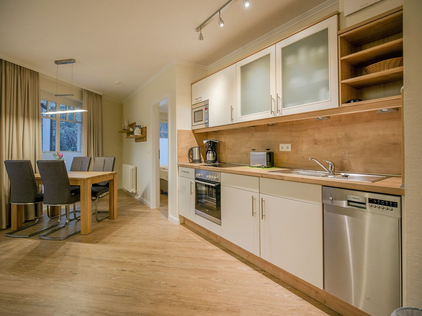 Dünenpark Binz Komfortplus Ferienwohnung mit 1 Schlafzimmer und Terrasse im Erdgeschoss (275) Insel Rügen - Küche / Küchenzeile