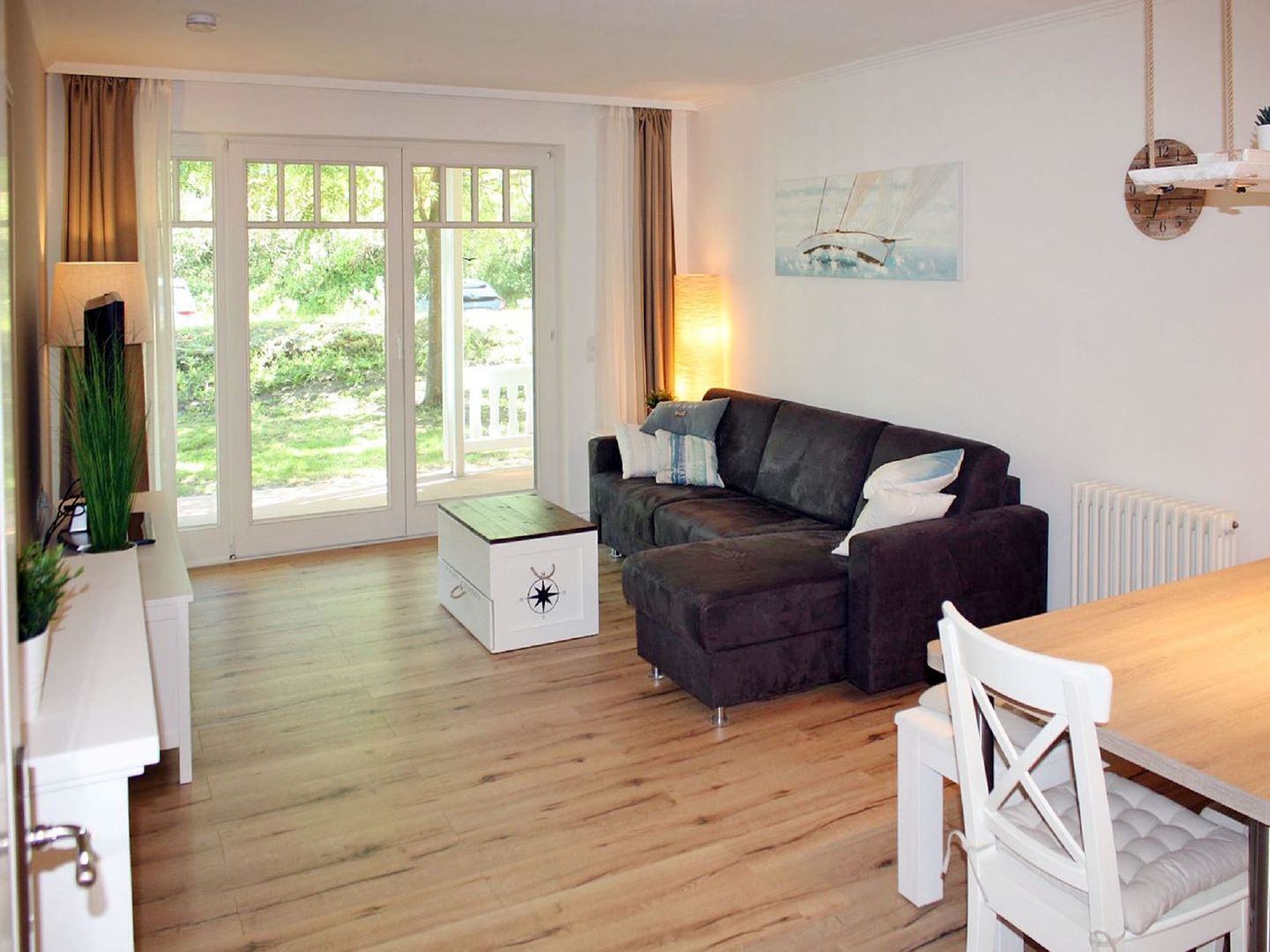 Dünenpark Binz Komfortplus Ferienwohnung mit 2 Schlafzimmern und Terrasse im Erdgeschoss (276) Insel Rügen - Wohnzimmer