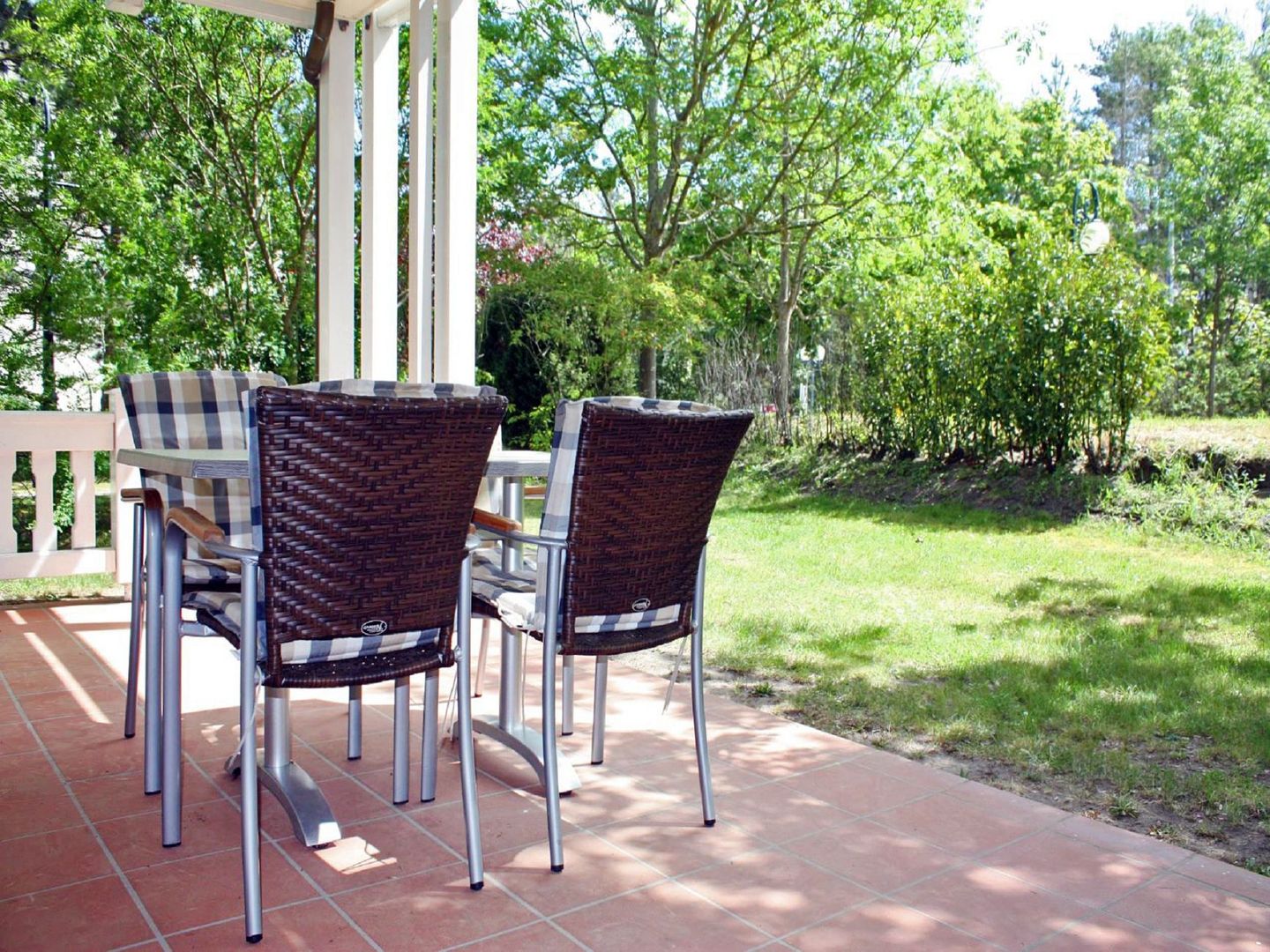 Dünenpark Binz Komfortplus Ferienwohnung mit 2 Schlafzimmern und Terrasse im Erdgeschoss (276) Insel Rügen - Terrasse