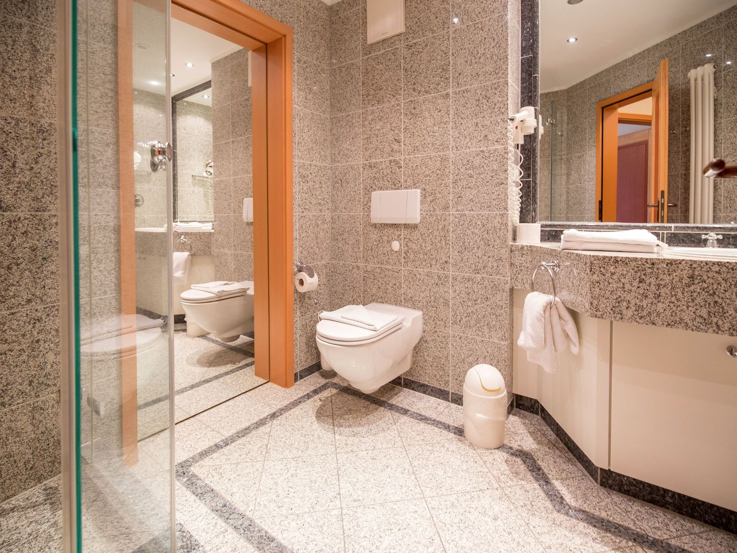 Dünenpark Binz Komfortplus Ferienwohnung mit 1 Schlafzimmer und Balkon im Obergeschoss (279) Insel Rügen - Badezimmer