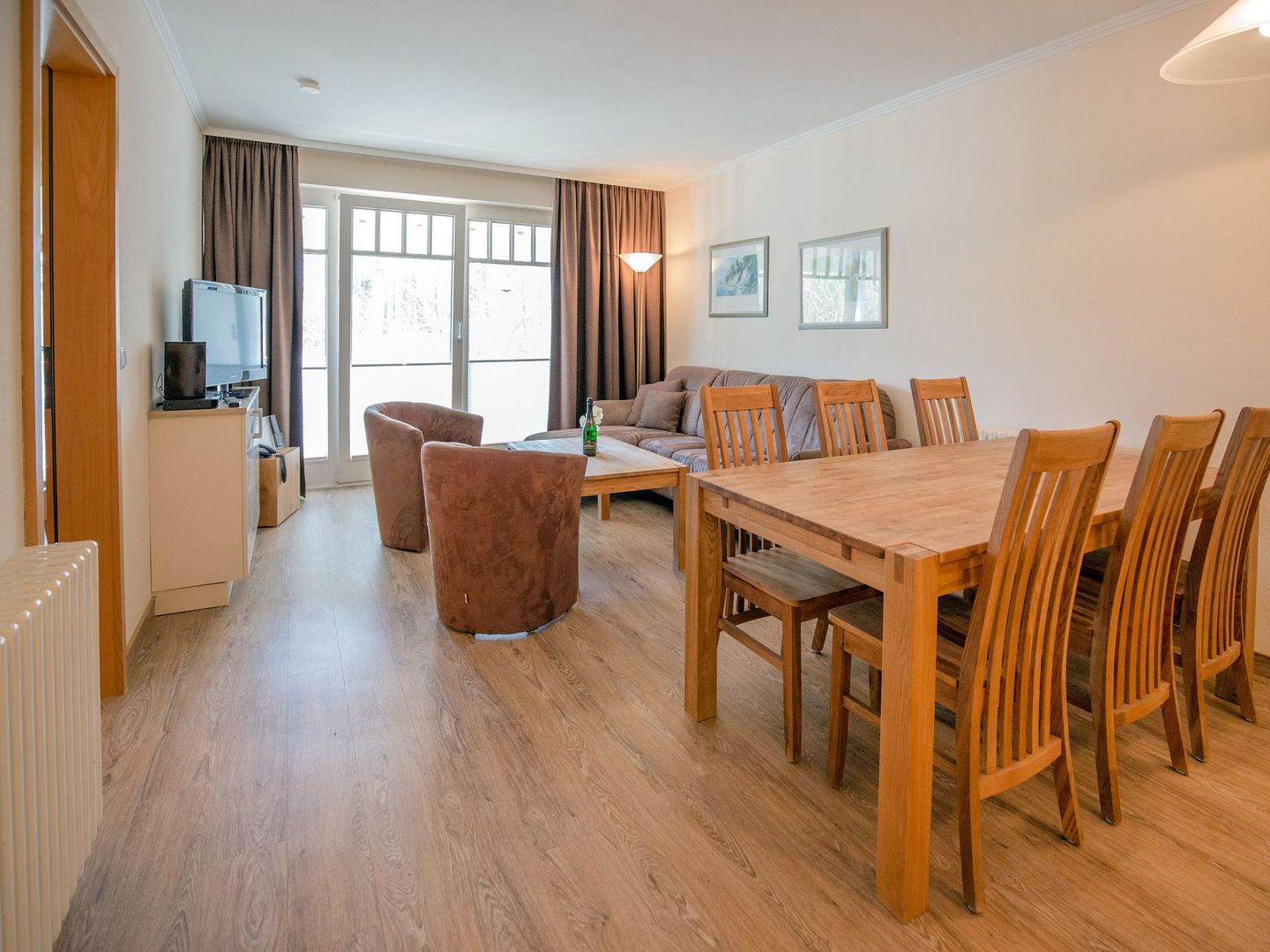 Dünenpark Binz Komfortplus Ferienwohnung mit 2 Schlafzimmern und Balkon im Obergeschoss (280) Insel Rügen - Wohnzimmer