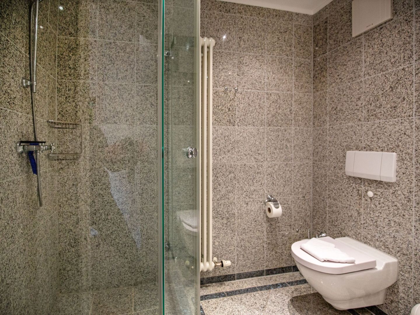 Dünenpark Binz Komfort Ferienwohnung mit 1 Schlafzimmer und Balkon im Dachgeschoss (283) Insel Rügen - Badezimmer