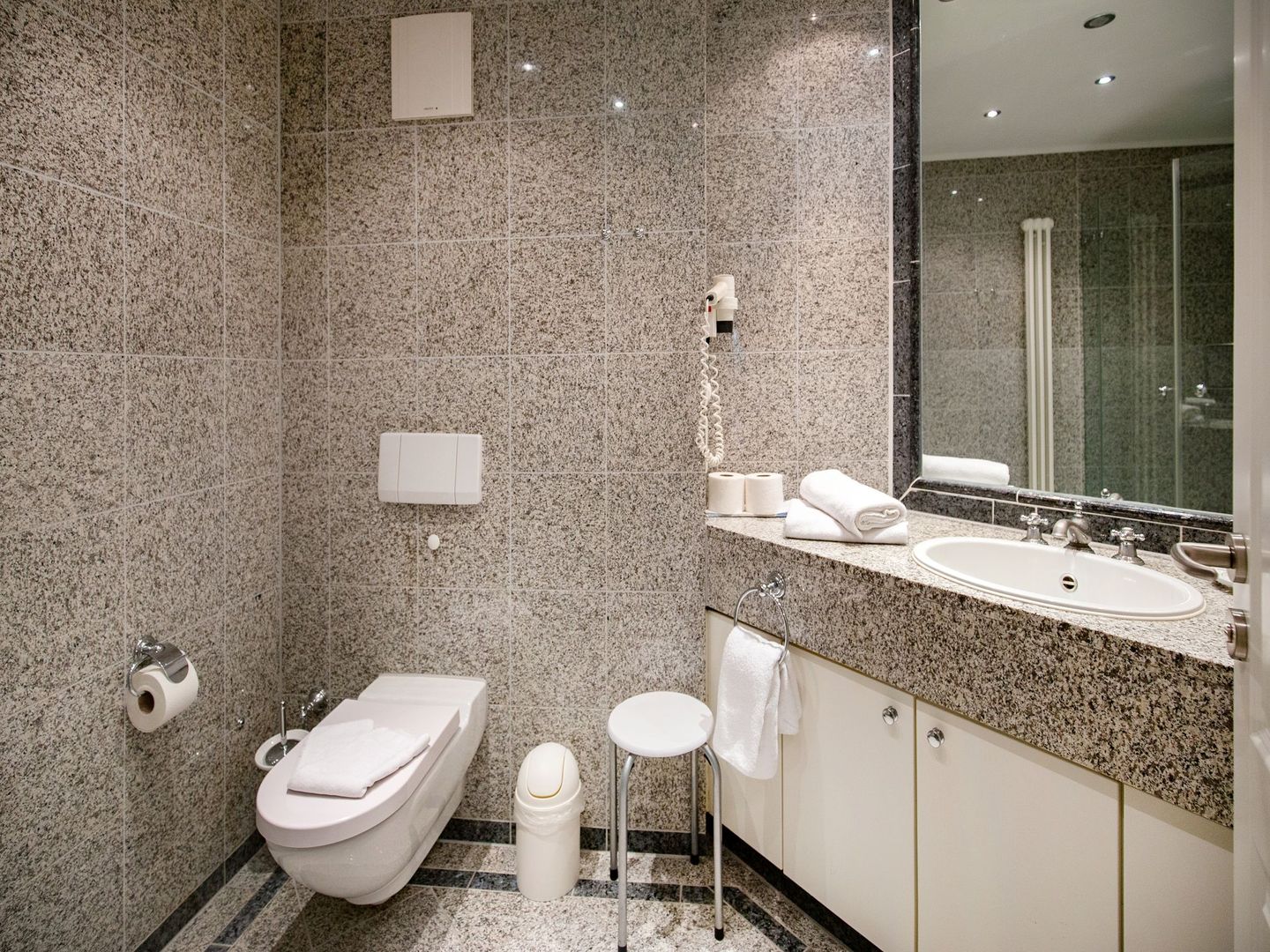 Dünenpark Binz Komfort Ferienwohnung mit 1 Schlafzimmer und Balkon im Dachgeschoss (283) Insel Rügen - Badezimmer