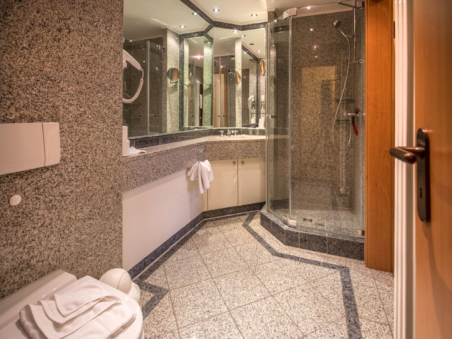 Dünenpark Binz Komfort Ferienwohnung mit 1 Schlafzimmer und Balkon im Obergeschoss (301) Insel Rügen - Badezimmer