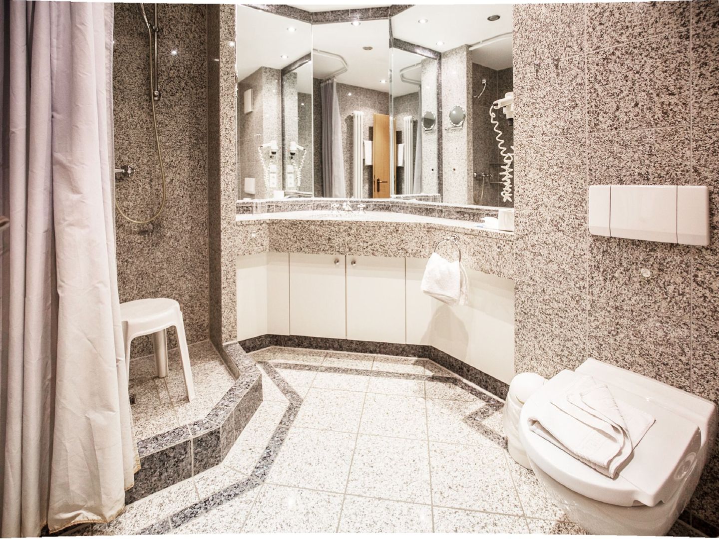 Dünenpark Binz Komfort Ferienwohnung mit 1 Schlafzimmer und Balkon im Dachgeschoss (306) Insel Rügen - Badezimmer