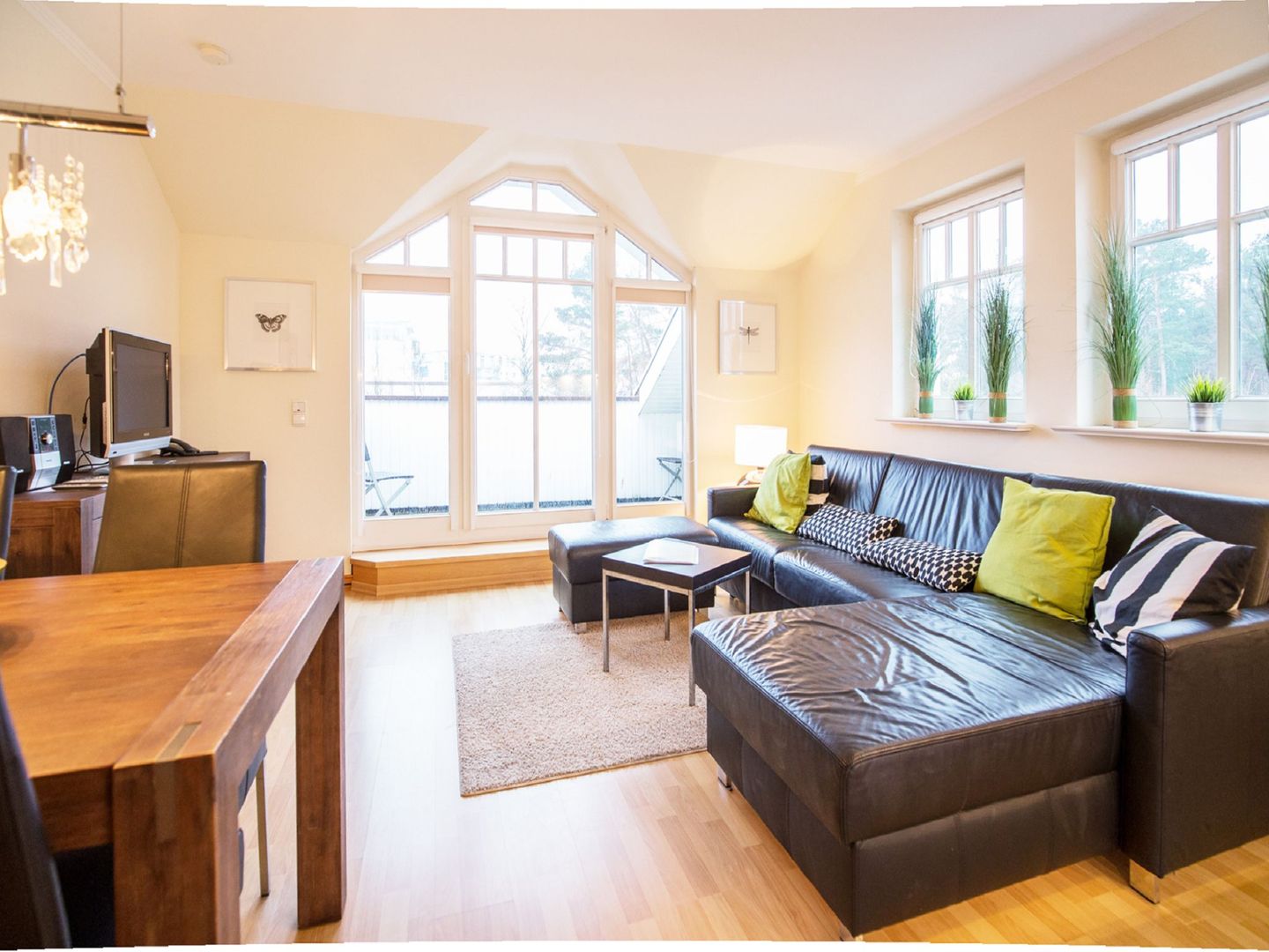 Dünenpark Binz Komfortplus Ferienwohnung mit 1 Schlafzimmern und Balkon im Dachgeschoss (303) Insel Rügen - Wohnzimmer