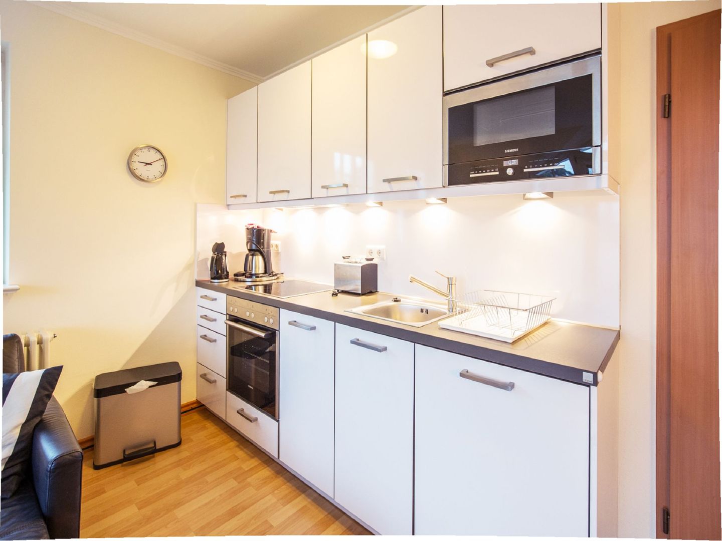 Dünenpark Binz Komfortplus Ferienwohnung mit 1 Schlafzimmern und Balkon im Dachgeschoss (303) Insel Rügen - Küche / Küchenzeile