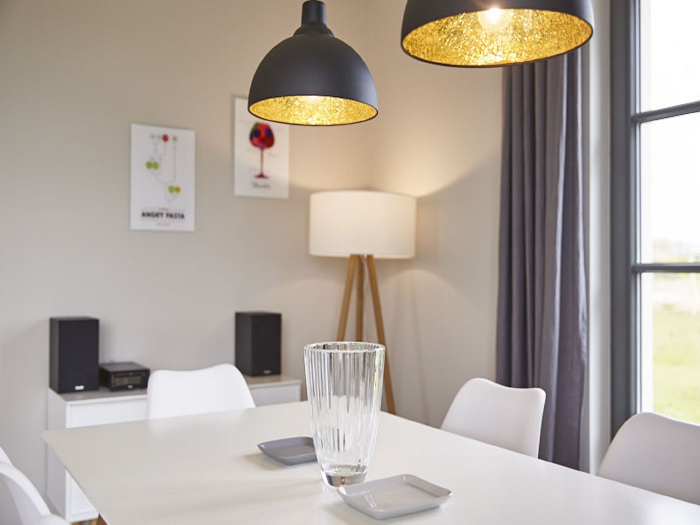 Premium Reetdachvilla mit 3 Schlafzimmern, Sauna und Kamin (E24) - Wohnzimmer