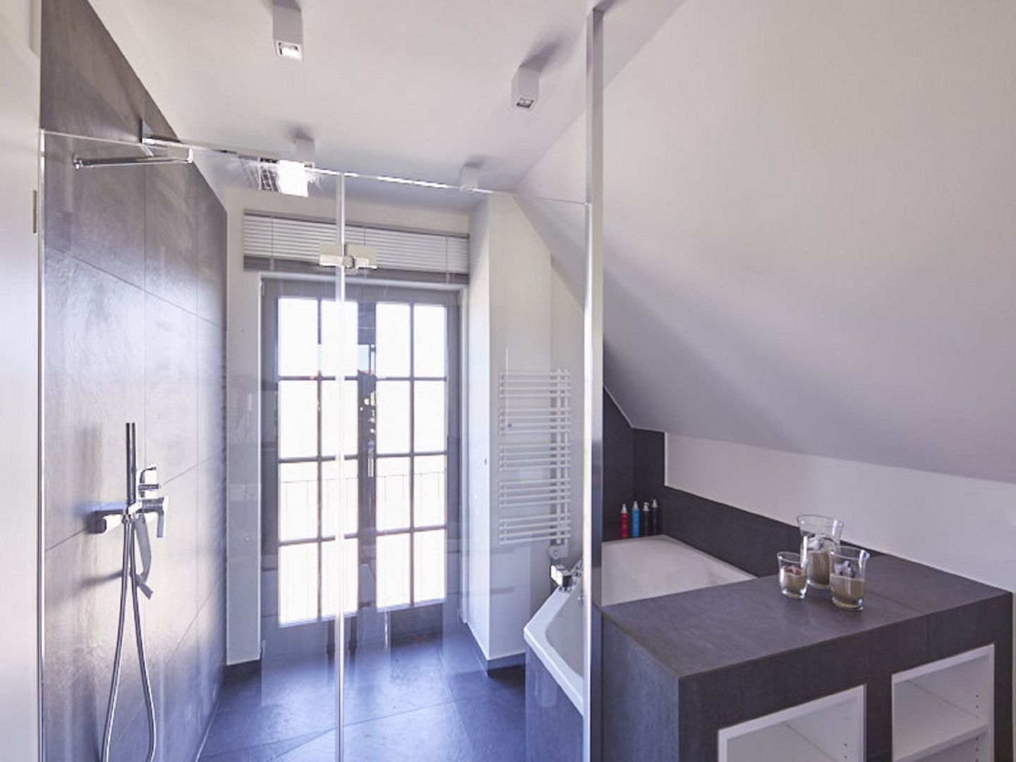 Luxus Reetdachvilla mit 3 Schlafzimmern, Sauna und Kamin (E23) - Badezimmer